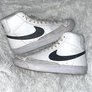 Nike Blazer Mids SZ 6.5Y ( Youth/ Big kids) (Womens SZ 8.5) White/Off White
